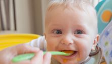 Is it safe to introduce solids before a baby's teeth come in?